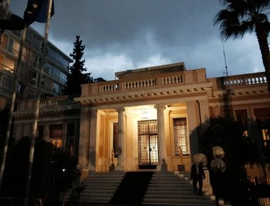 Μαξίμου για σύμπραξη των «έξι»: «Κατέρρευσε το αφήγημα περί κυβέρνησης κουρελού»